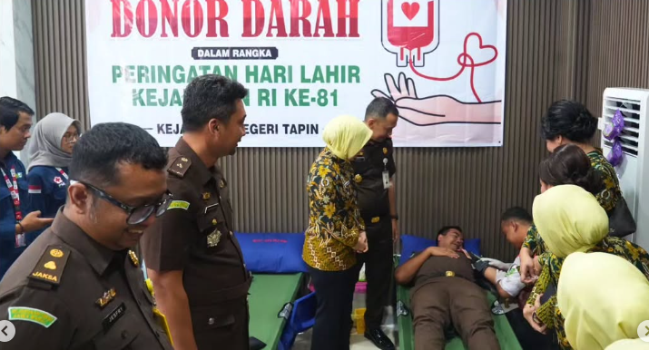 Kejaksaan Negeri Tapin melaksanakan kegiatan Donor Darah
