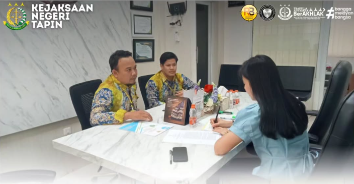Rapat Koordinasi Pendampingan Hukum Dana Desa dalam rangka pembahasan pelaksanaan Bantuan Langsung Tunai Dana Desa (BLT DD) Desa Ayunan Papan Kabupaten Tapin dan Desa Serawi