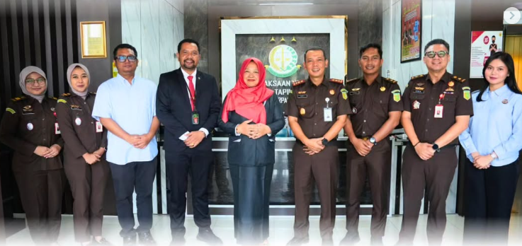 silaturahmi dari Ketua dan Wakil Ketua Pengadilan Negeri Rantau di Kantor Kejaksaan Negeri Tapin.